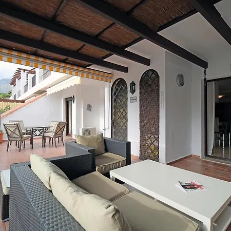 Modern Golden Mile Apartment *